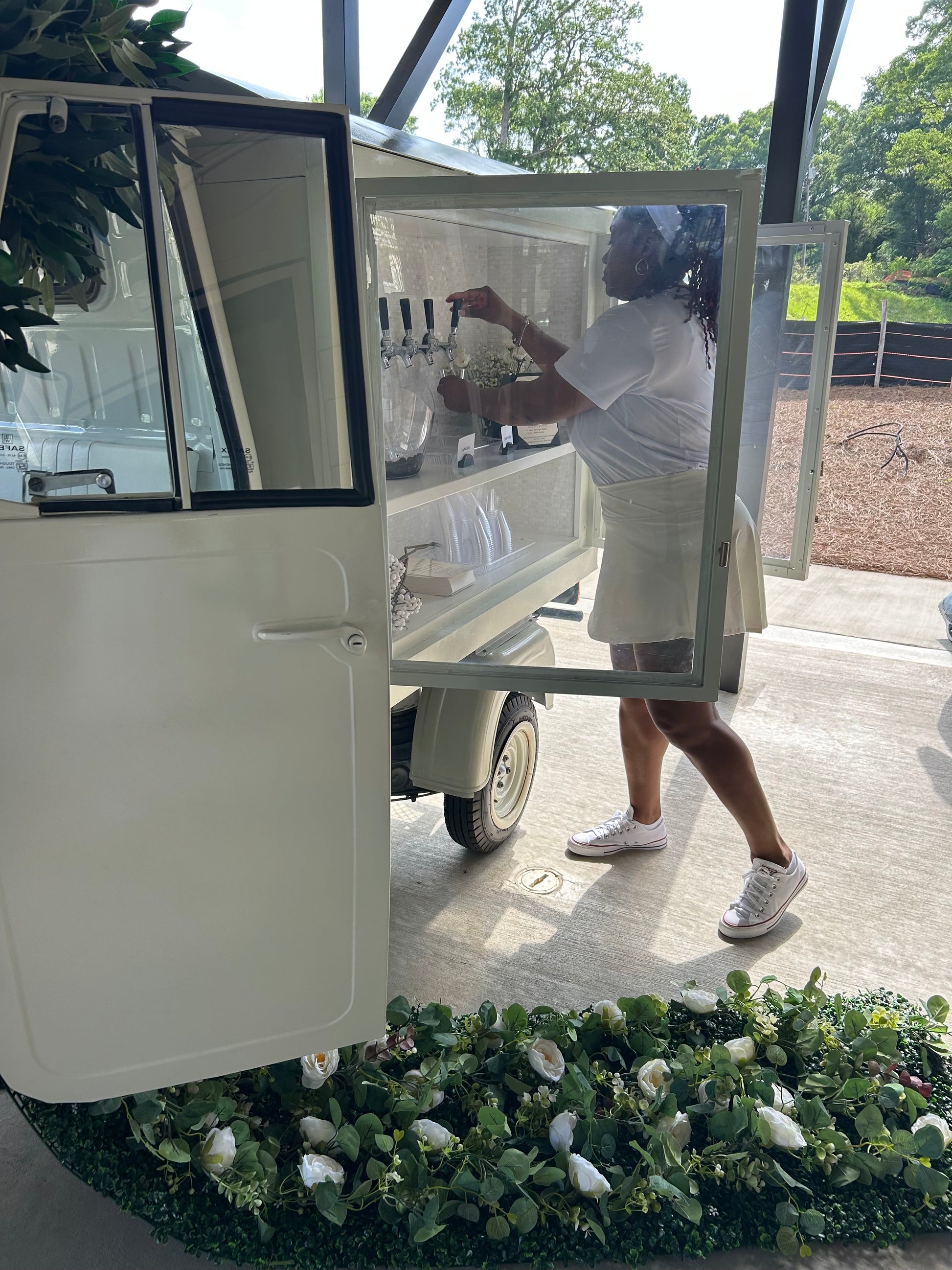 Bubbly & Treats Mobile Bar Service Wine Tap